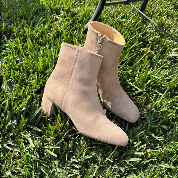 AEYDE Linn Bootie (Women) Stone Suede size EU 40 US 10
$495.00 - Picture 7 of 12